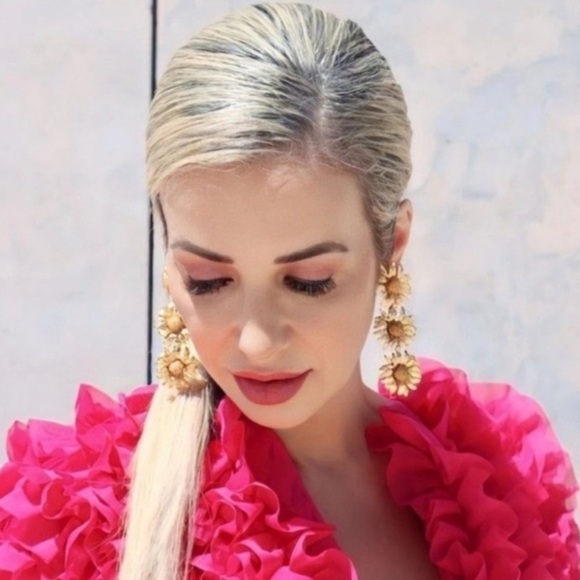 ZARA LIMITED EDITION TRIPLE DAISY FLOWER DROP EARRINGS GOLD - Picture 2 of 6